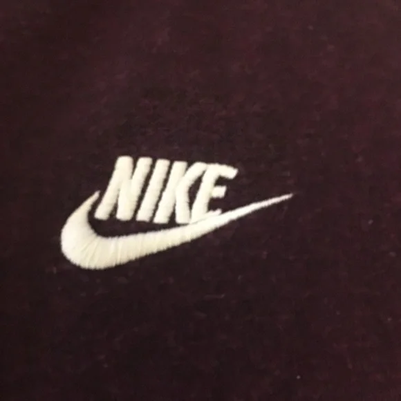 Nike sweatshirt Juniors so small/ Burgandy - Picture 3 of 3